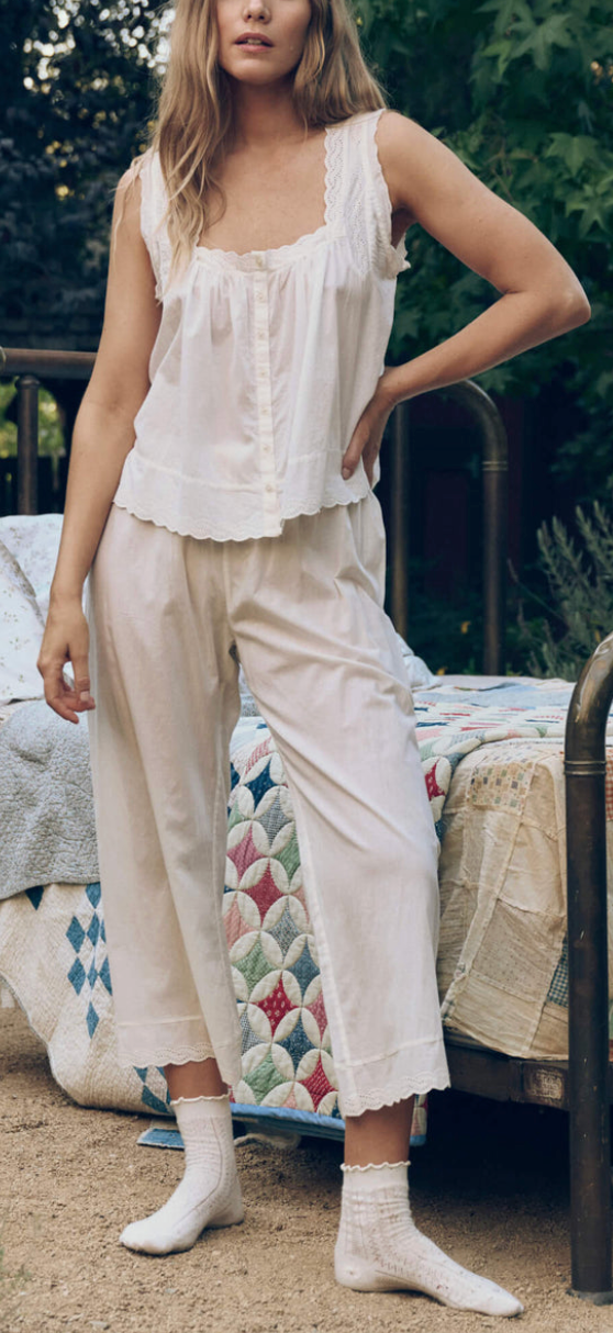 eyelet tank white