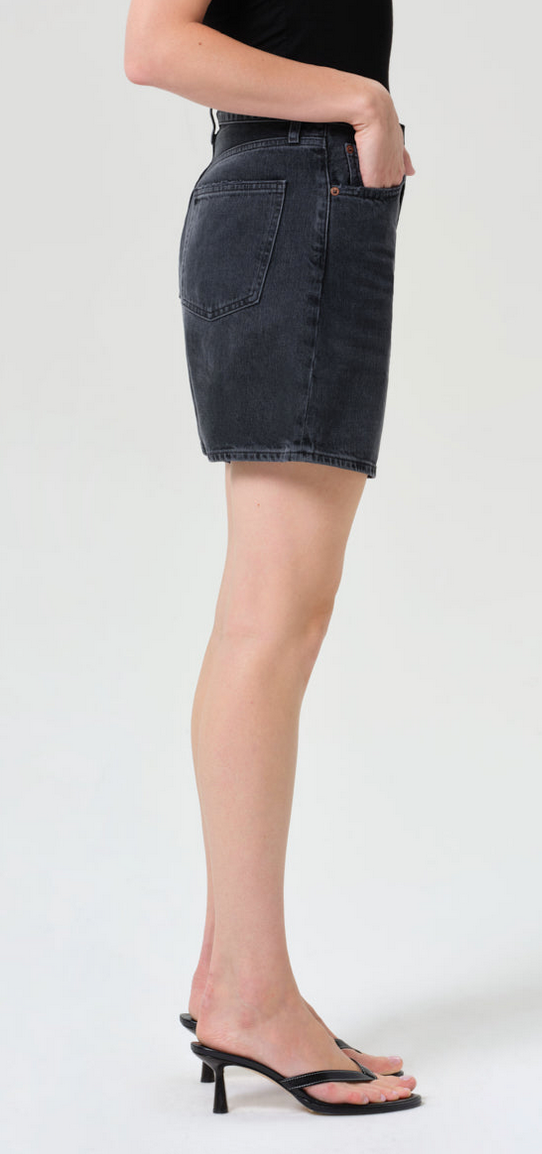 Dame Short (Weightless) In Hitch