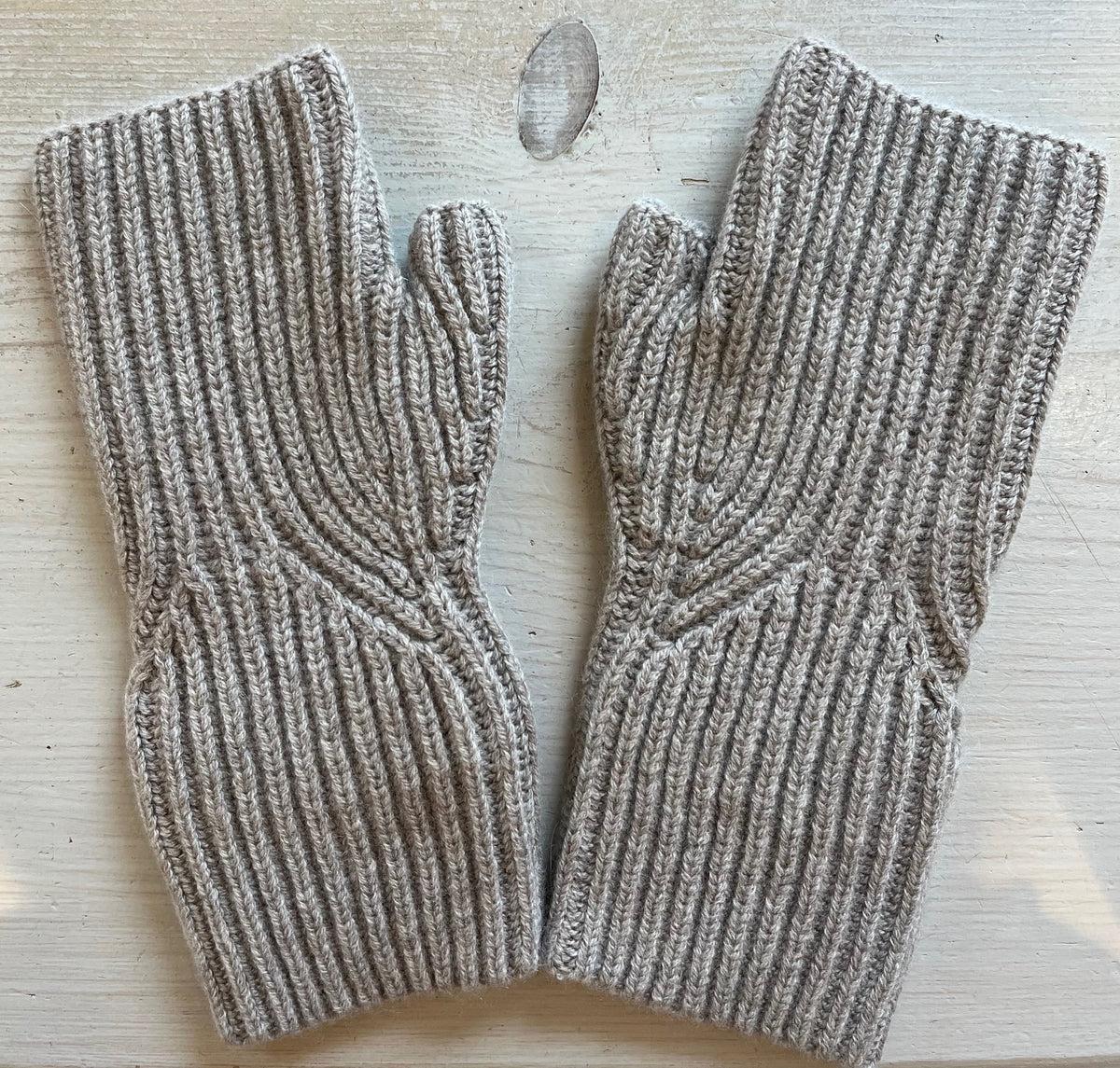 Fingerless Gloves Fresh Pepper