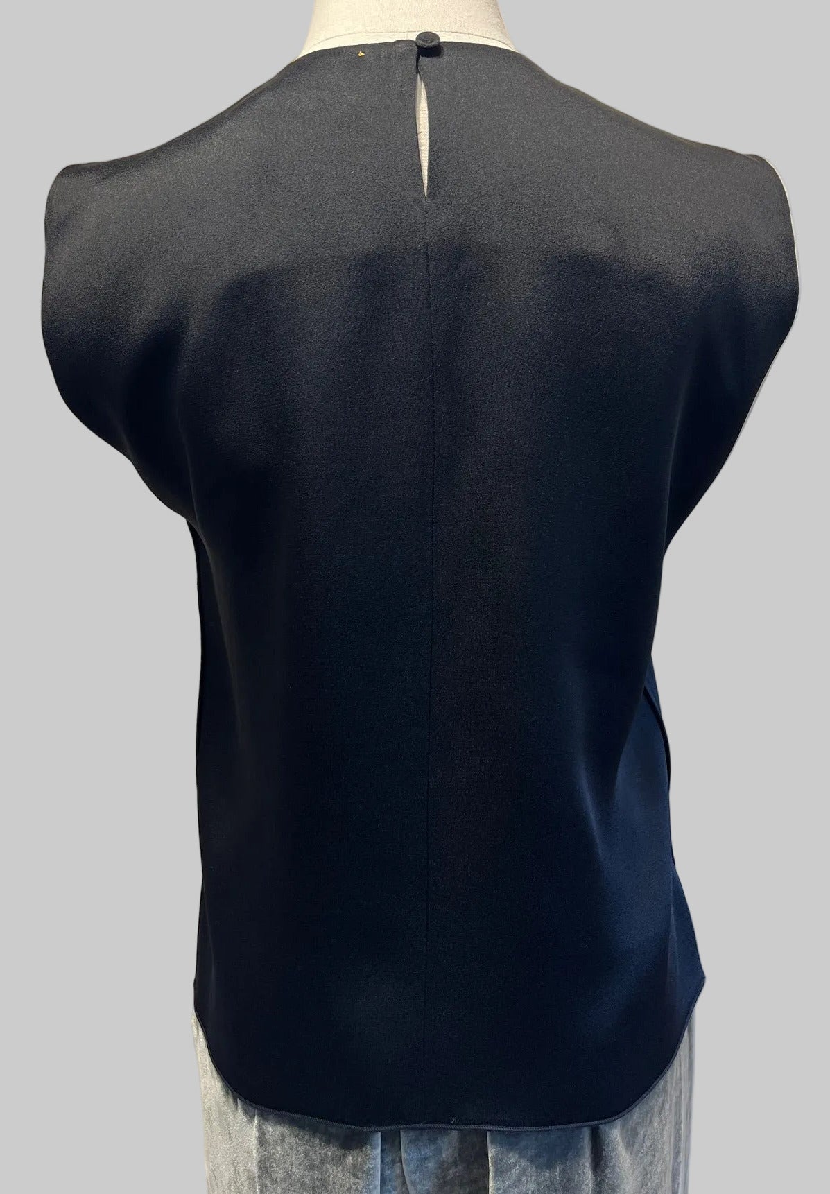 Envers shiny satin top black