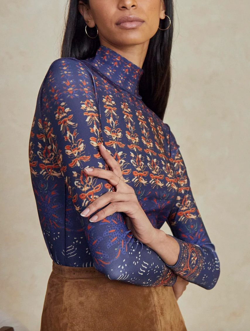 connor top essex border print navy