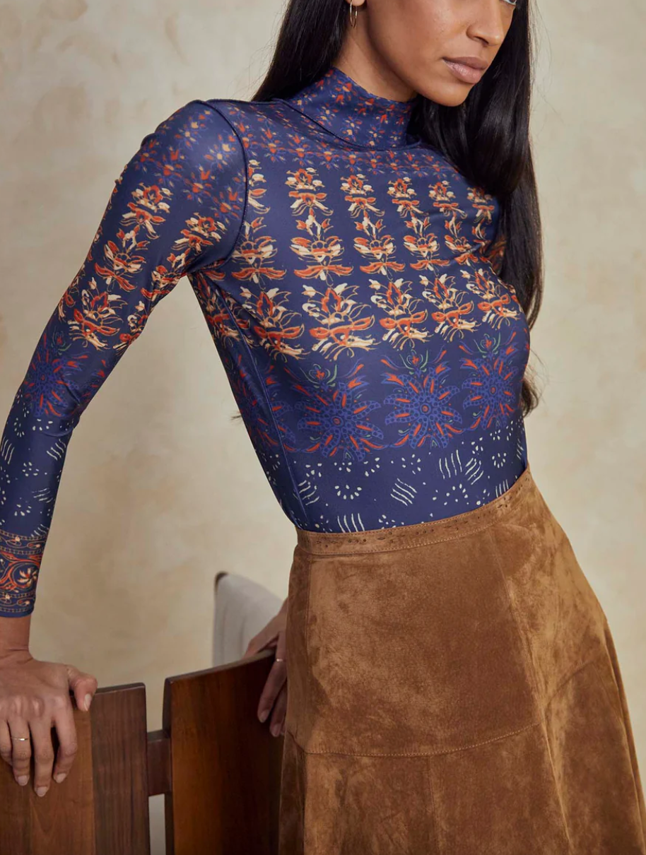 connor top essex border print navy