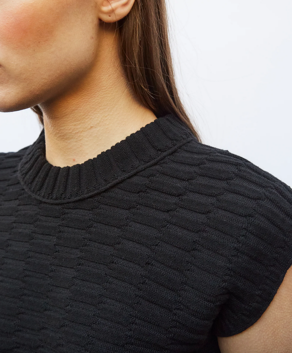 Toucan plain zellige knit top black noir