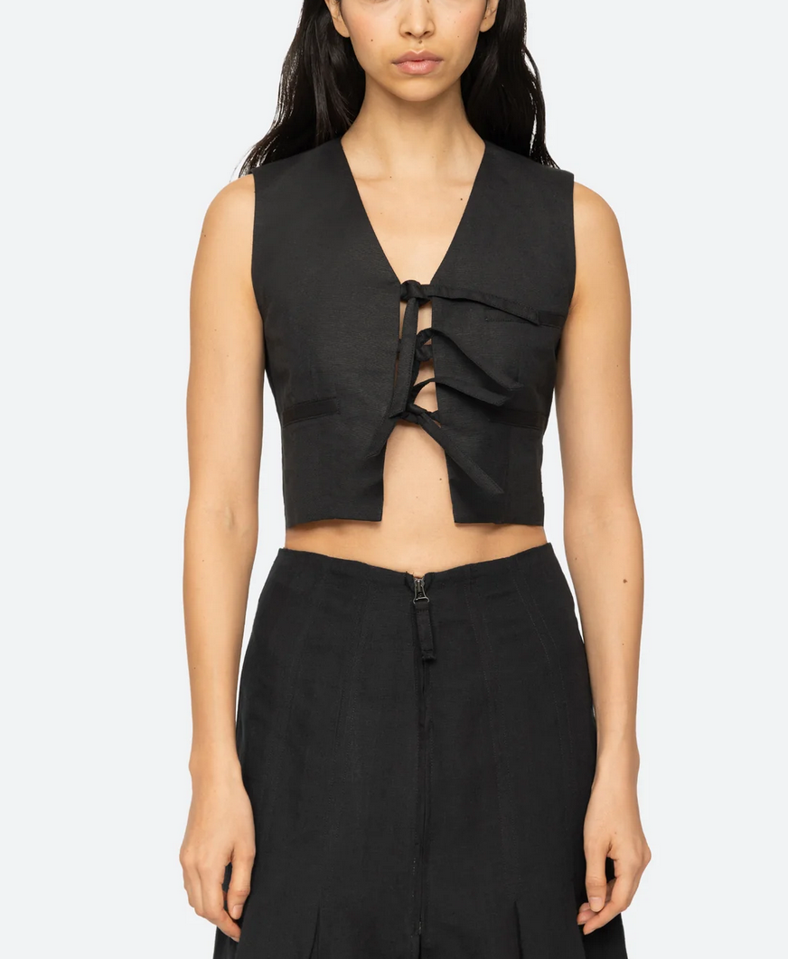 Lara vest black