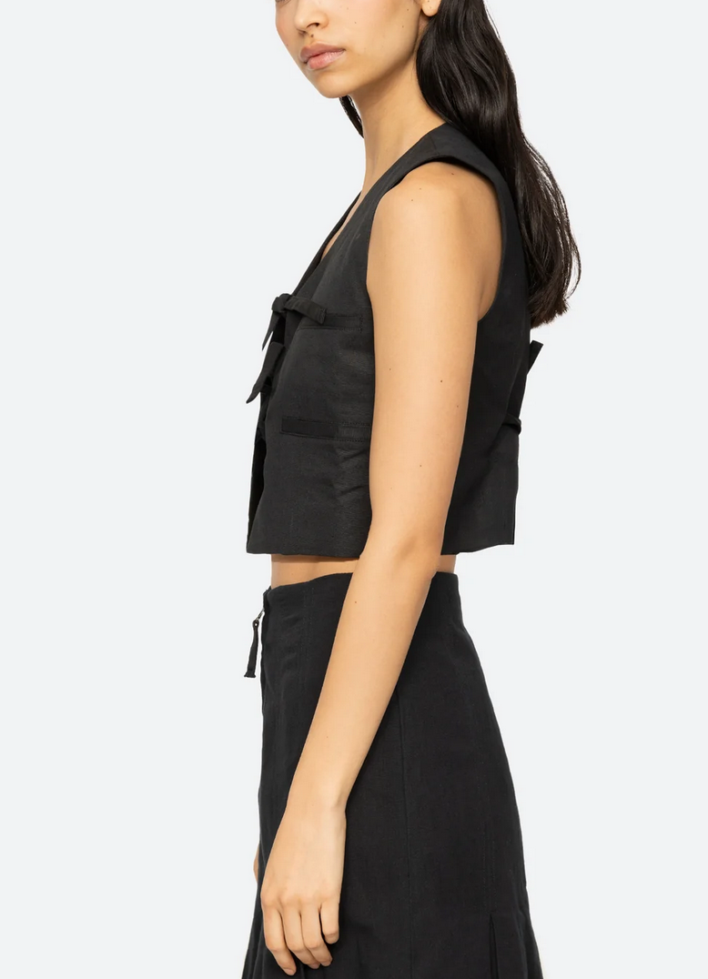 Lara vest black