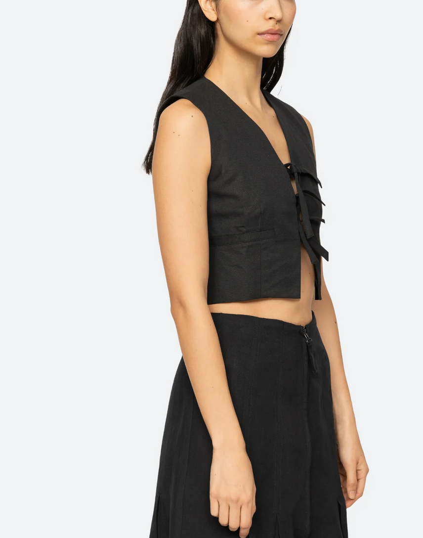 Lara vest black
