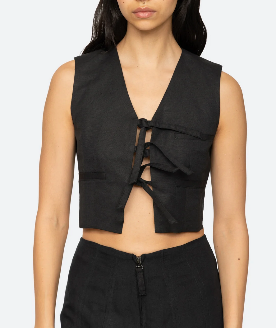 Lara vest black