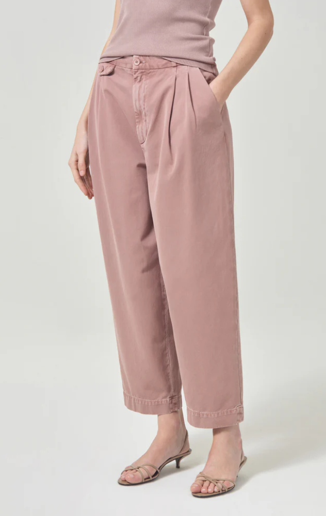 Becker chino in spider lily