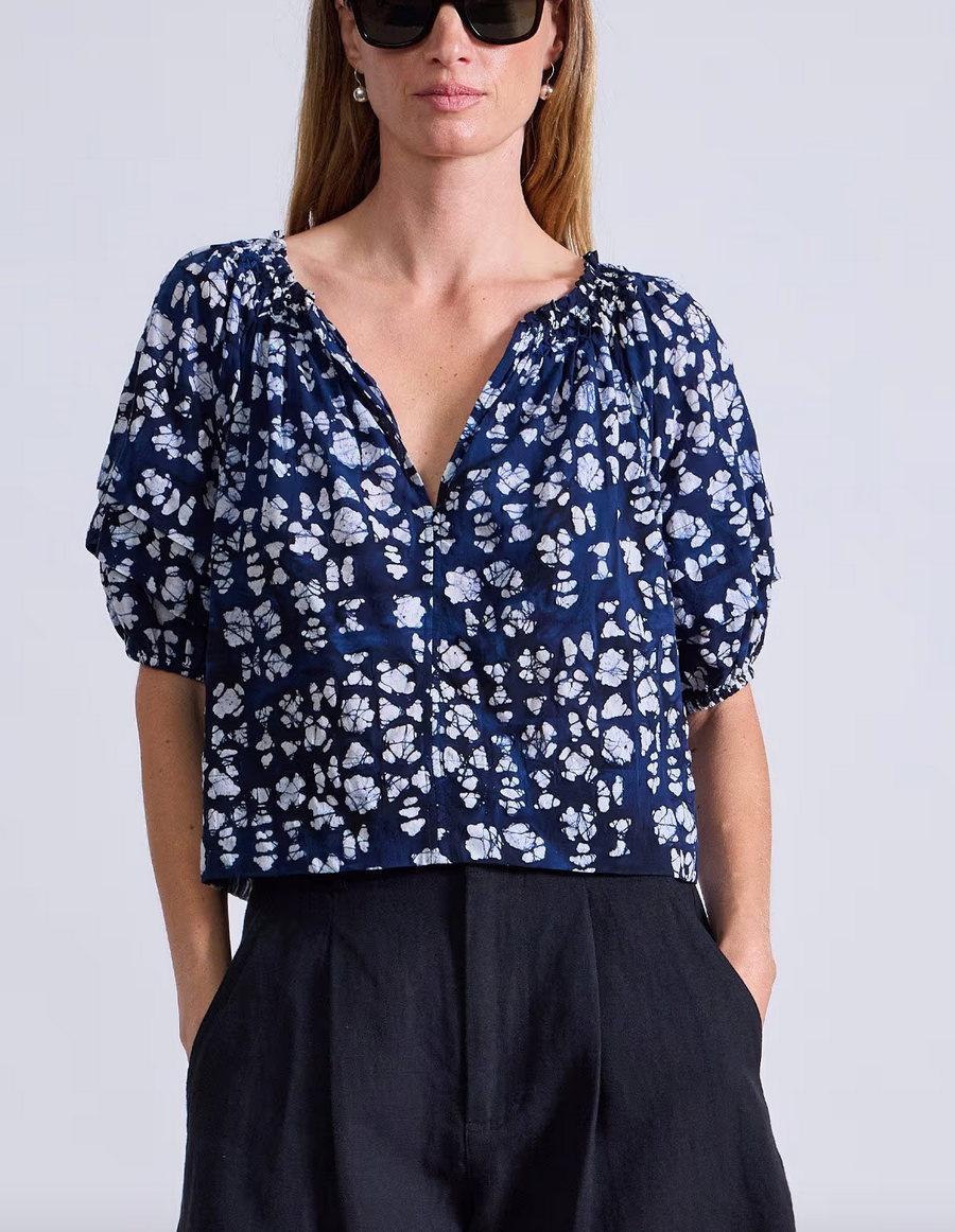 Caminitas puff sleeve top batik geo indigo