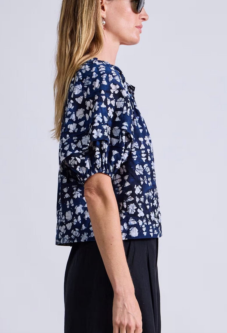 Caminitas puff sleeve top batik geo indigo