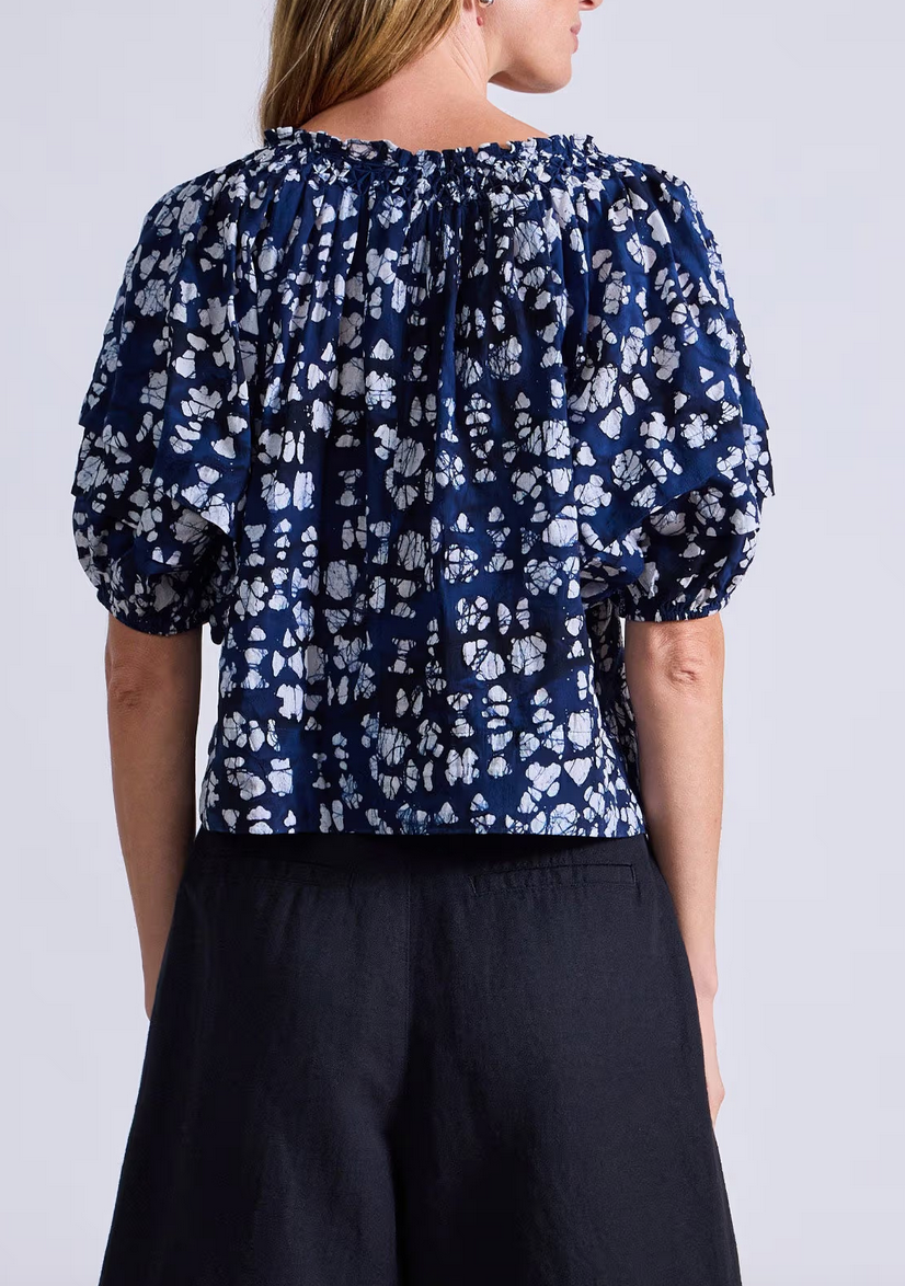 Caminitas puff sleeve top batik geo indigo