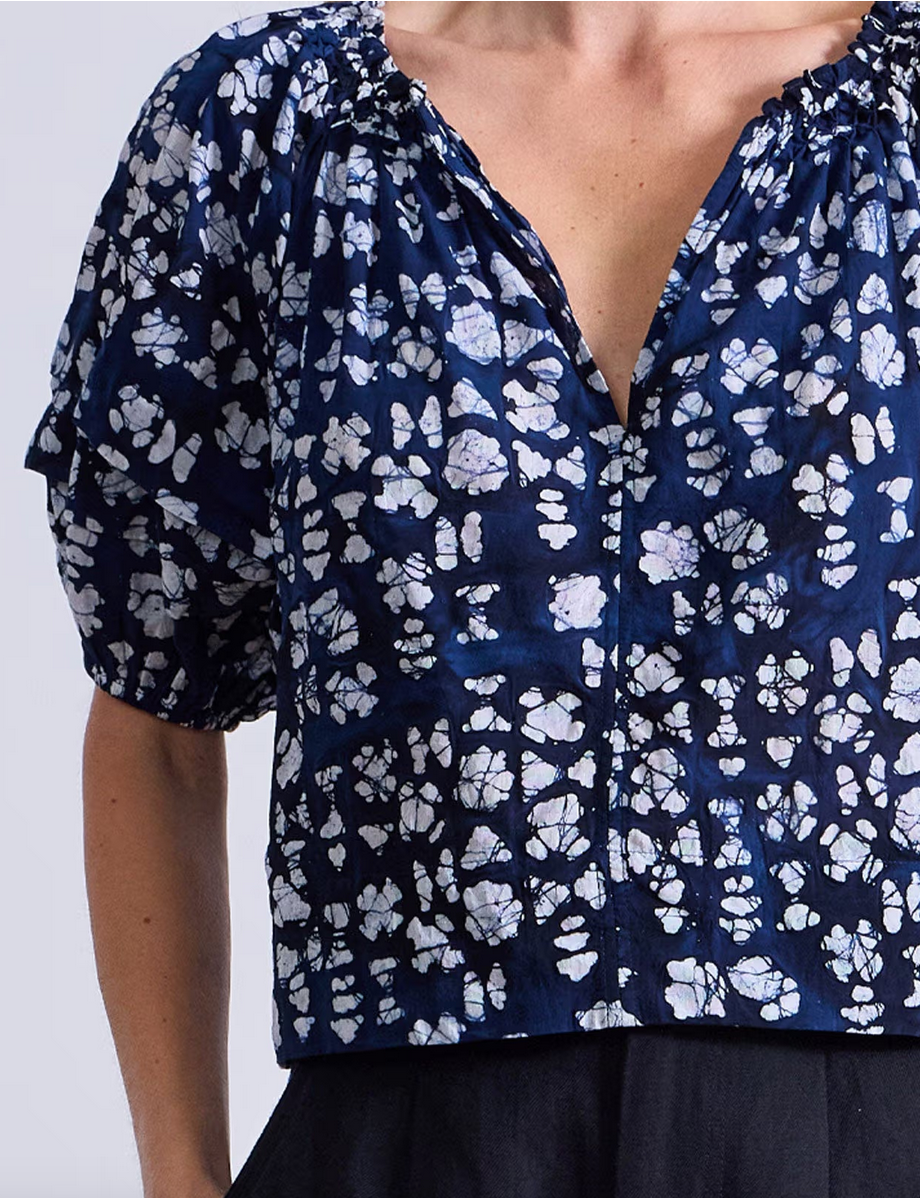 Caminitas puff sleeve top batik geo indigo