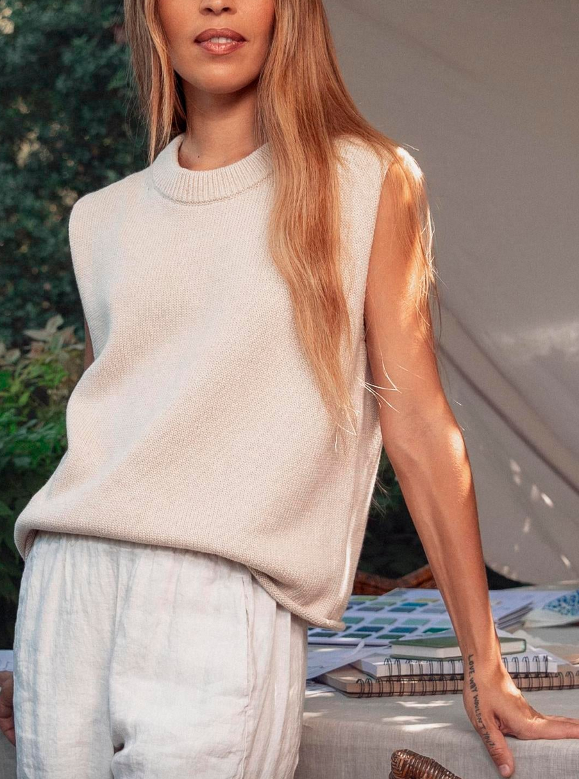 Paola cotton cashmere crew neck sweater vest oatmeal