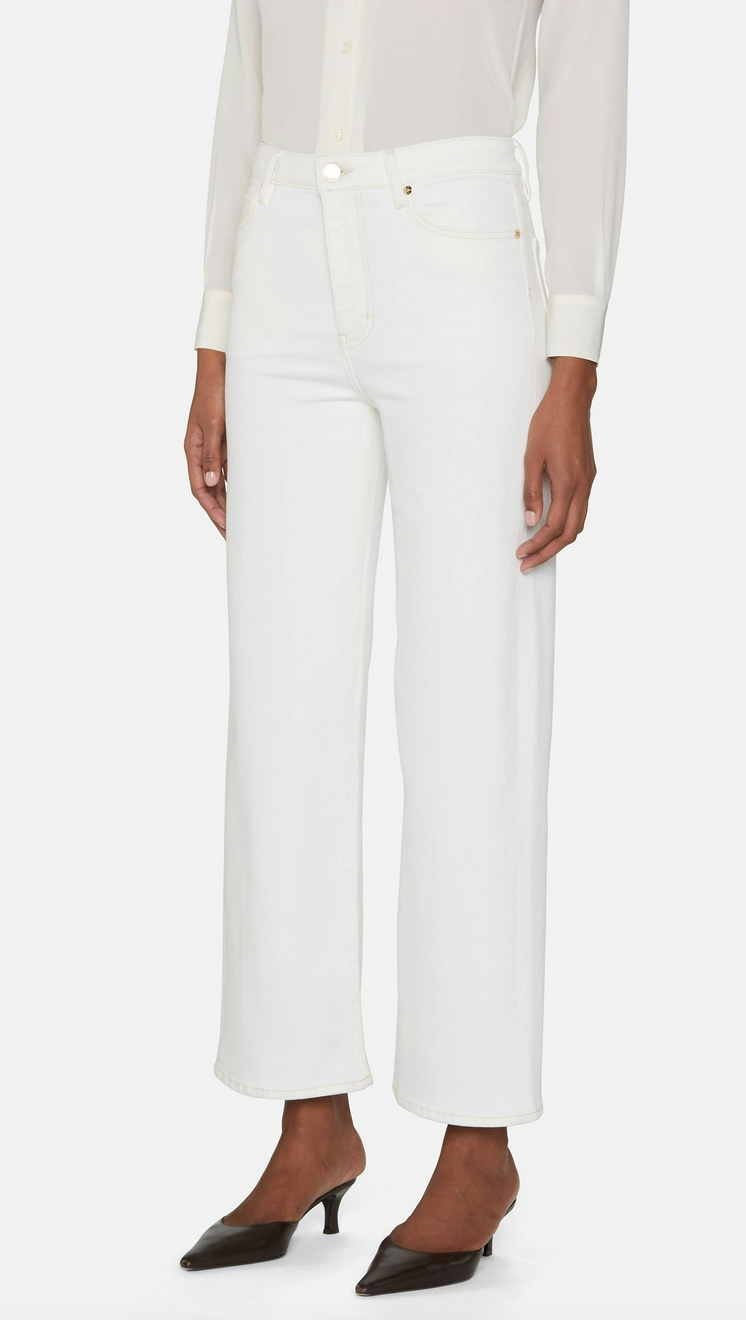 The wide in au natural clean