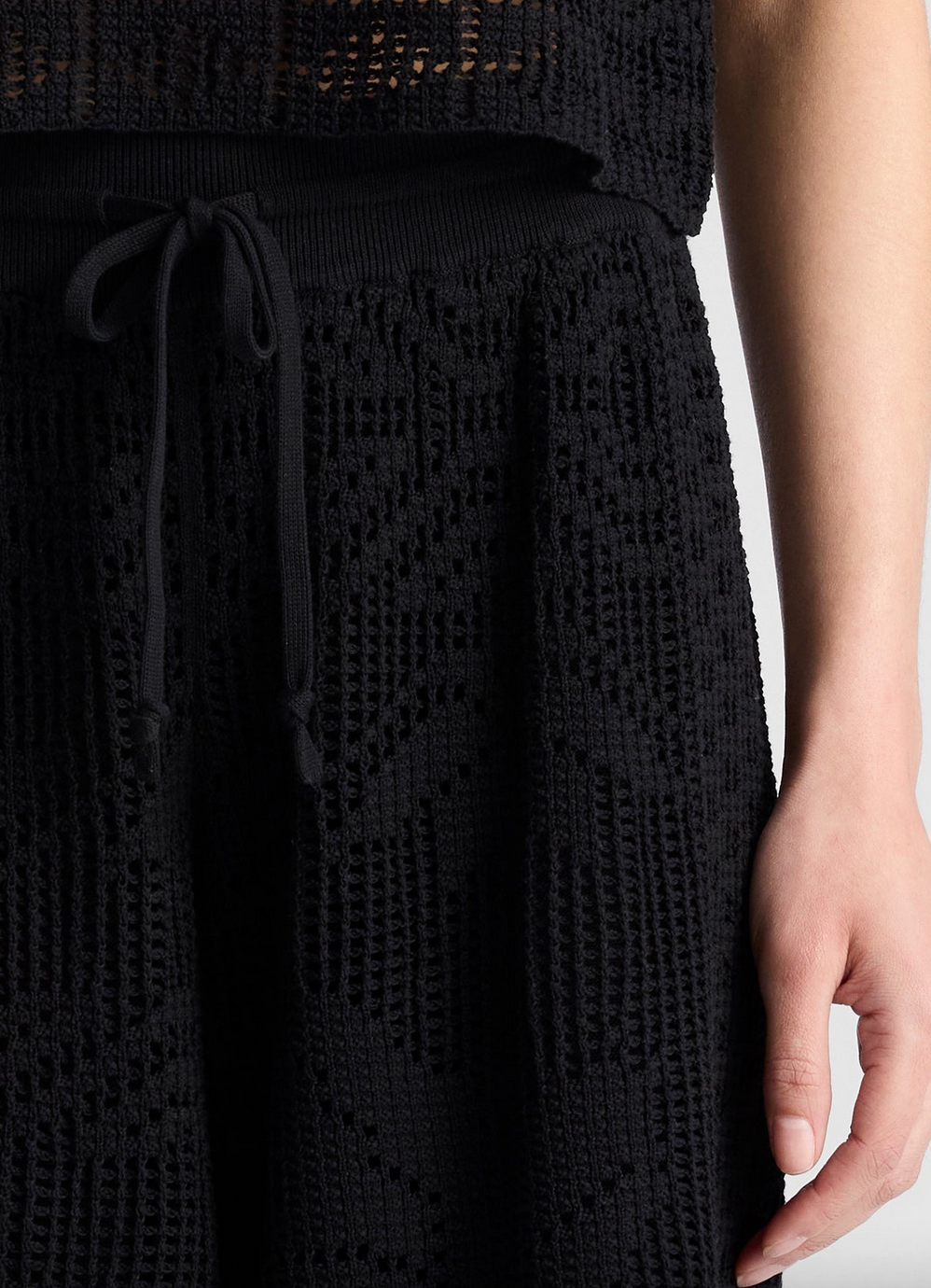 colby crochet knit short black