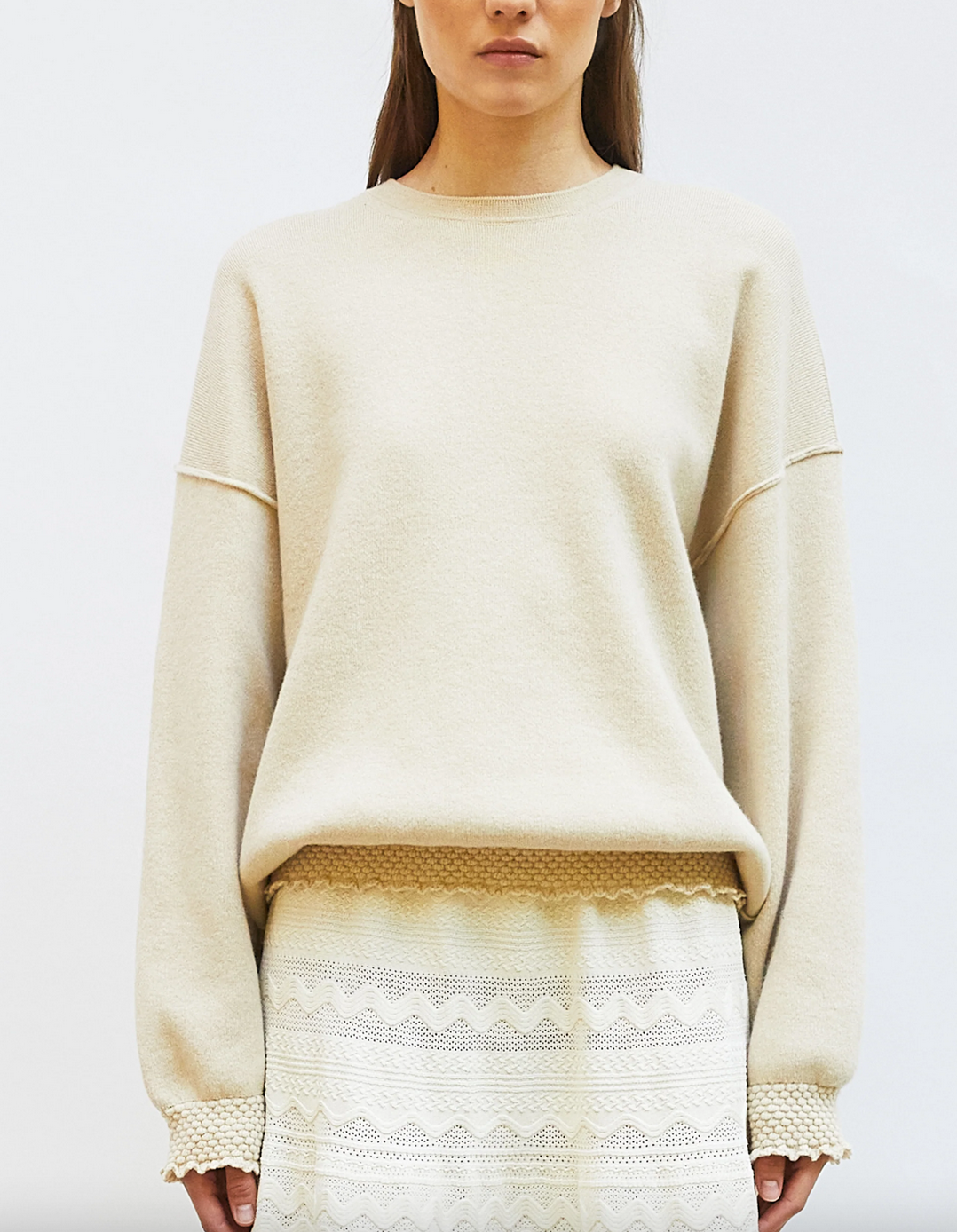 Dump loose sweatshirt with smocked edgings dune