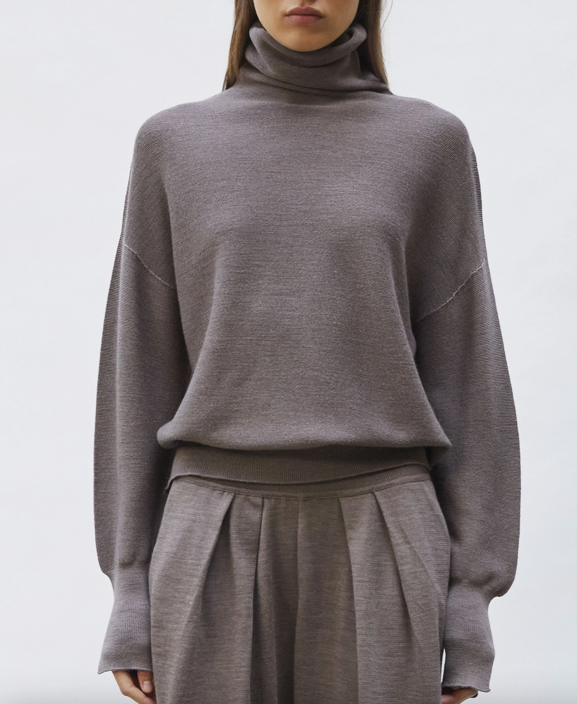 nora oversized slim top with stand-up collar chestnut