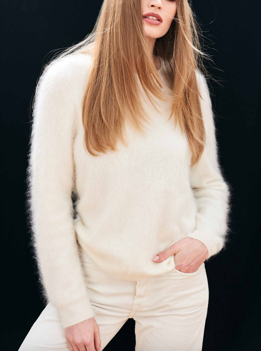 brushed cashmere crew neck in cream