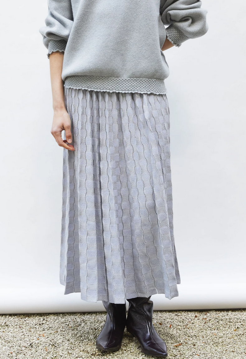 delicate skirt in a wavy knit heather grey