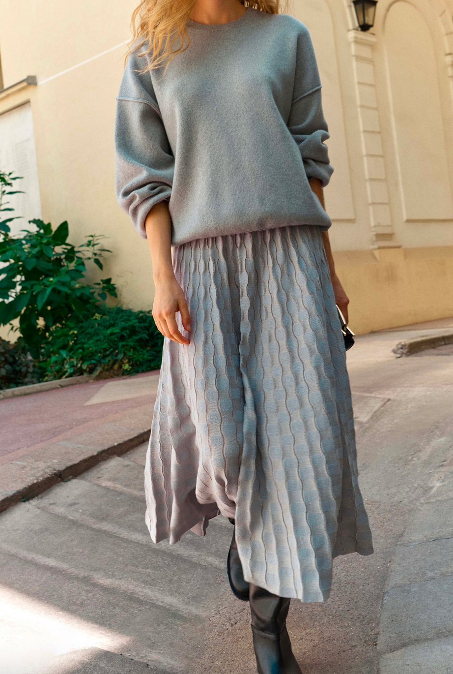 delicate skirt in a wavy knit heather grey