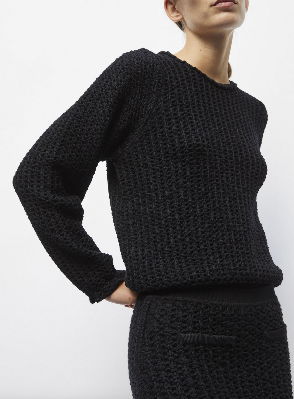 Dahlia round collared top knit deep black