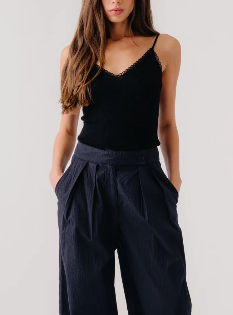 ada v-neck cami with lace black