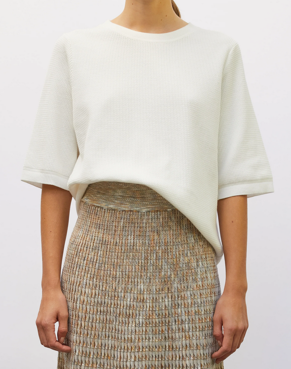 Bari top in fine wavy knit milk