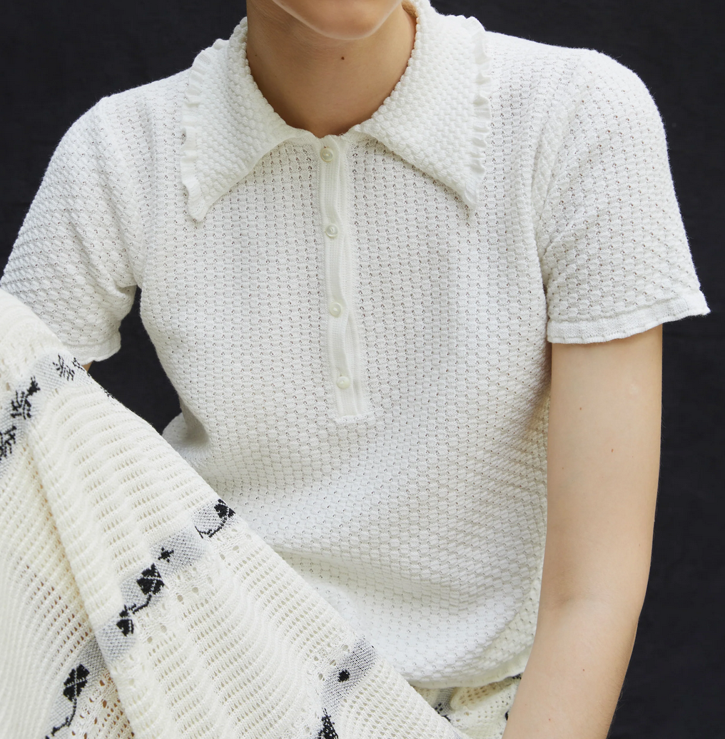 extra polo with ruffled neck milk
