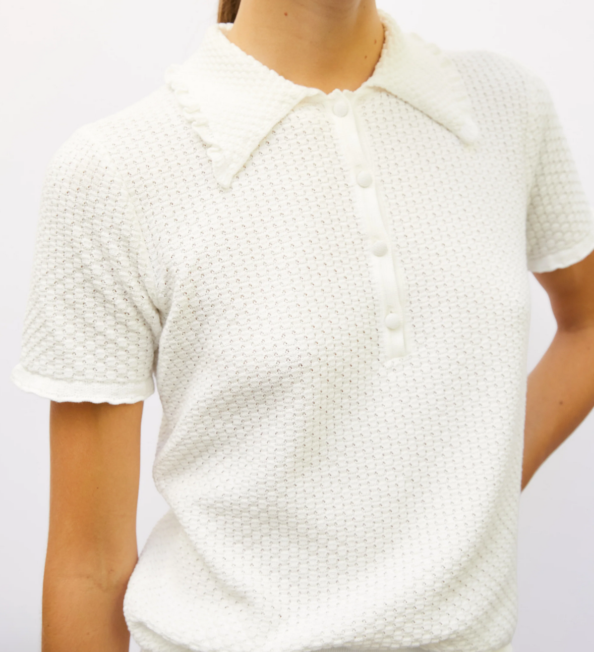 extra polo with ruffled neck milk