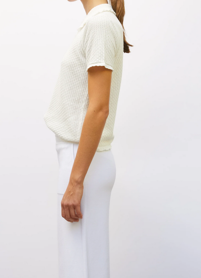 extra polo with ruffled neck milk