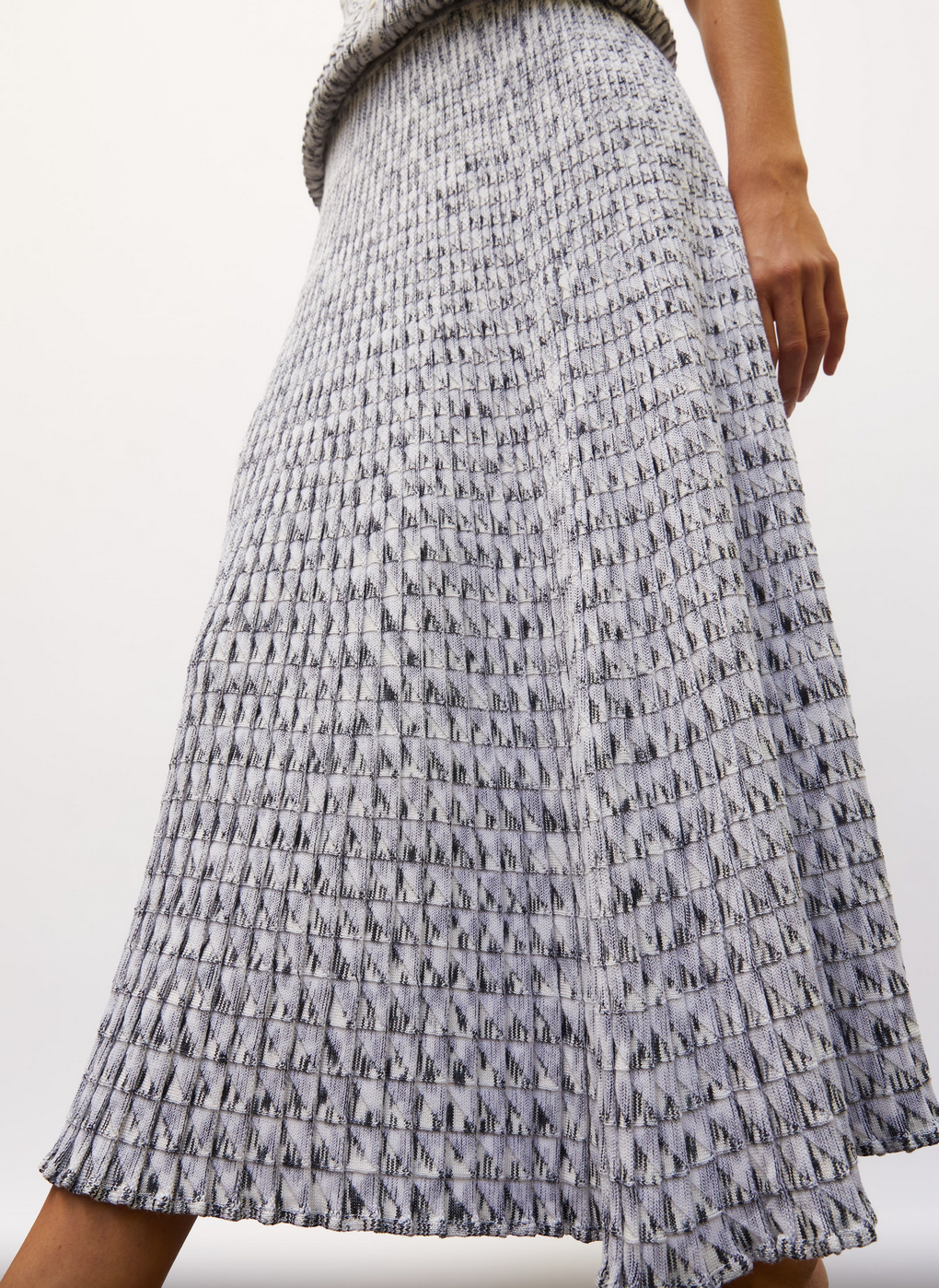 cocktail fluid skirt in an origami knit milk multi grey