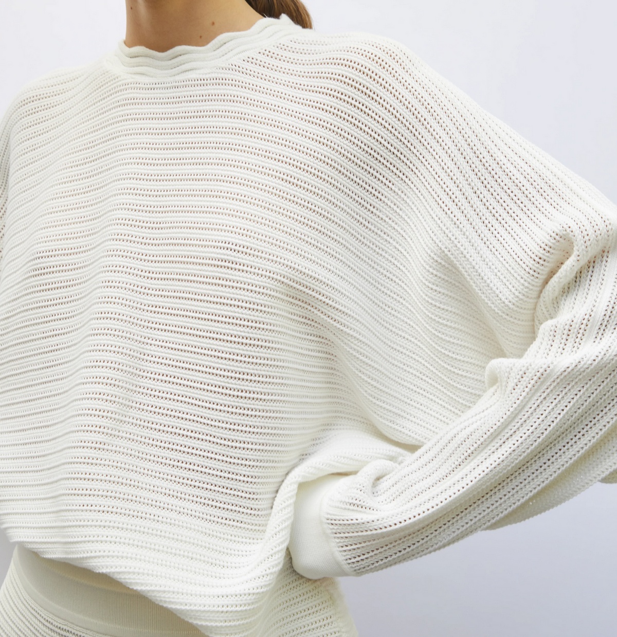 envol wide top in pointelle knit milk