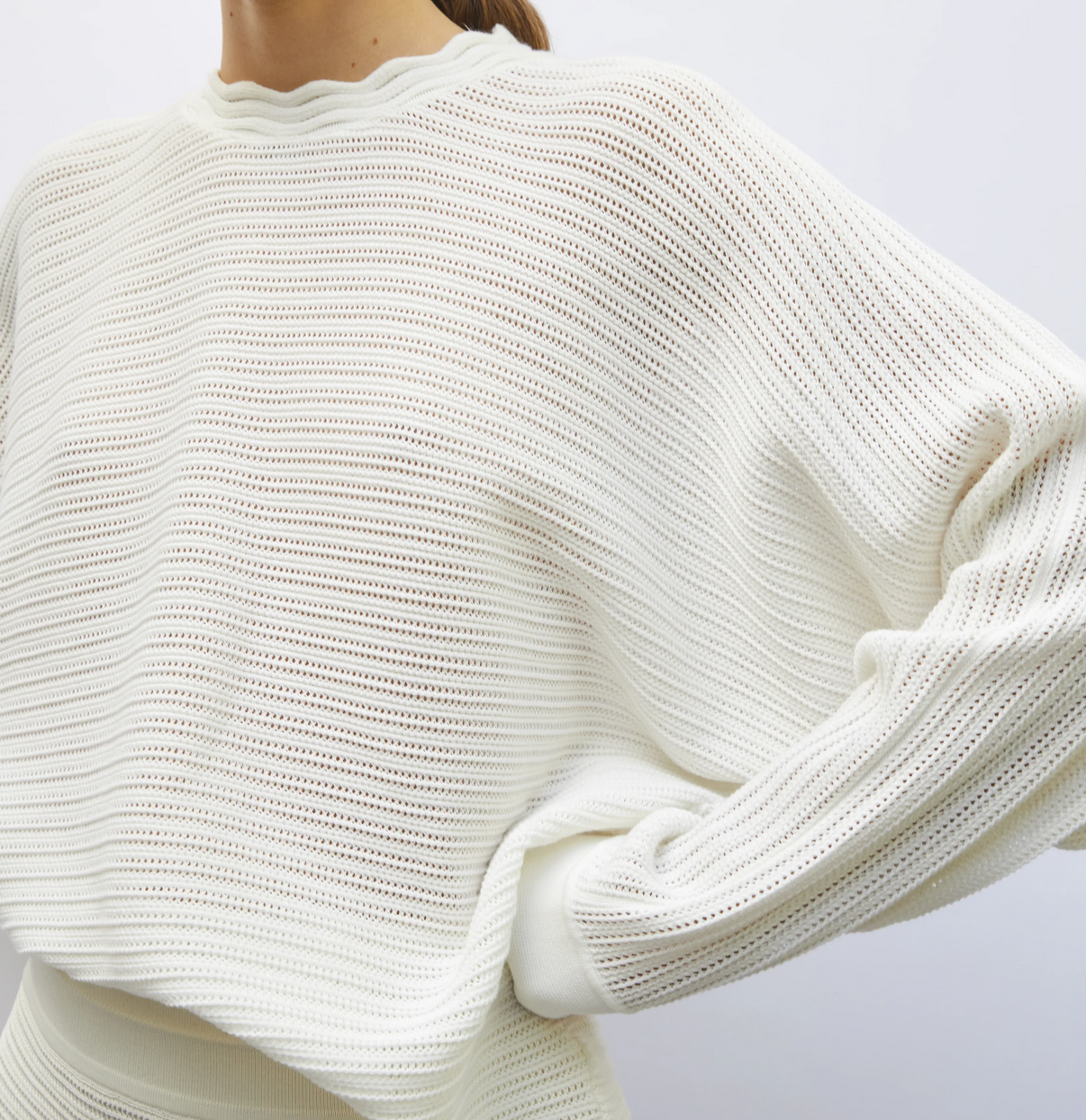 envol wide top in pointelle knit milk