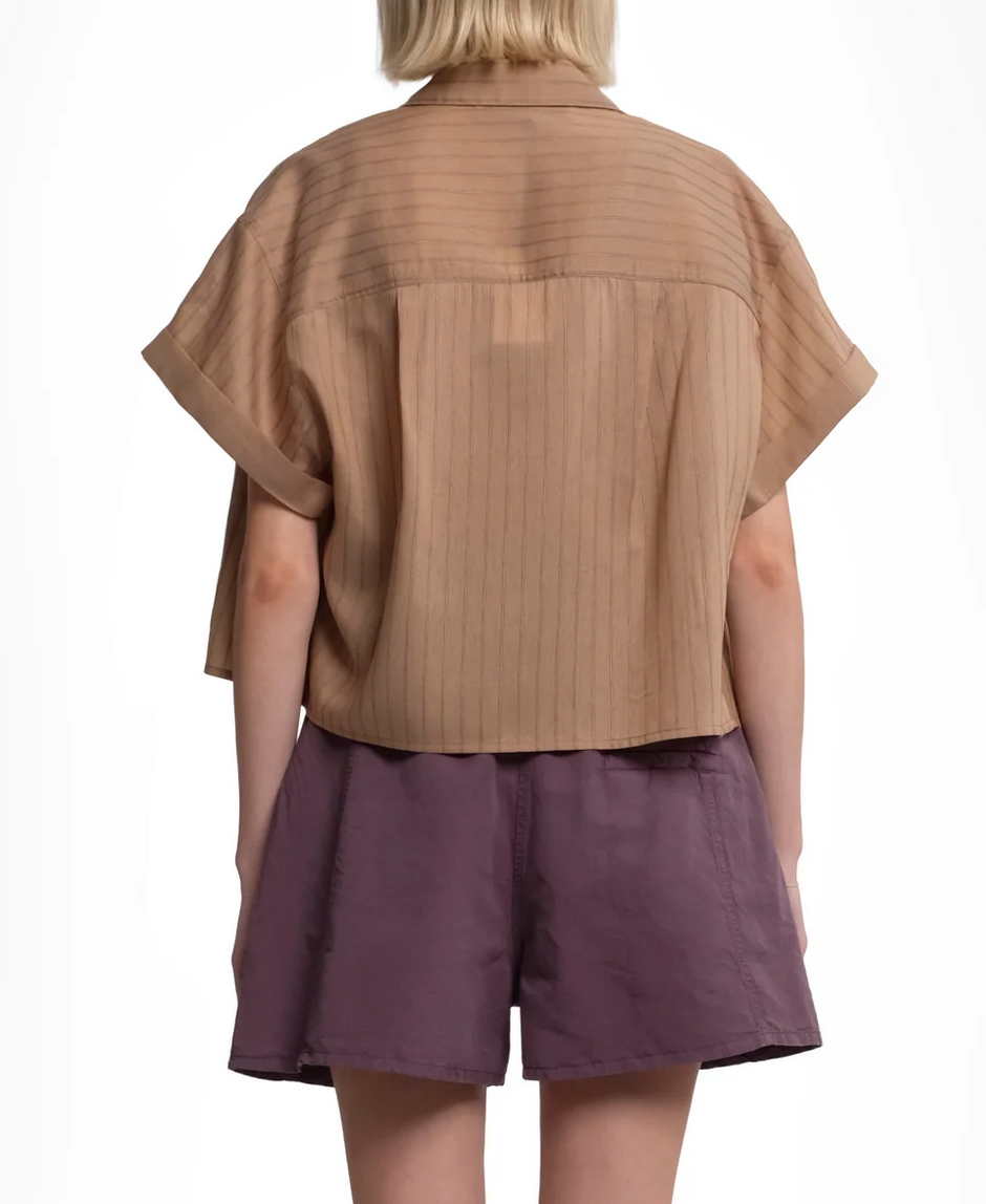Rocky cropped short sleeve shirt in biscuit brown stripe