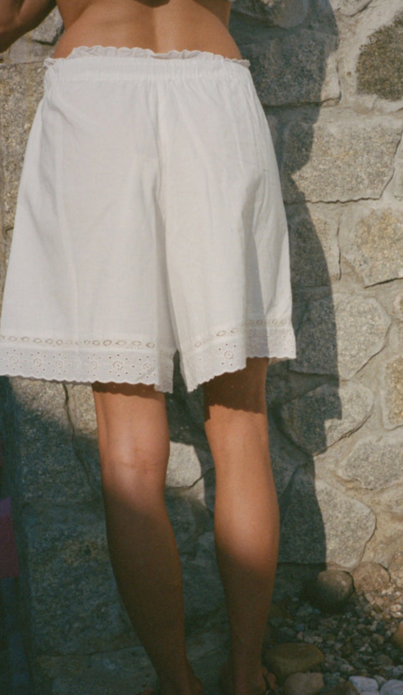 neria white embrodered cotton short