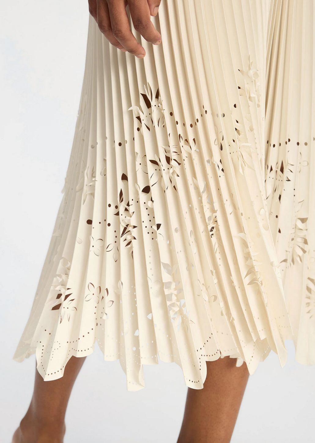 charming skirt cream