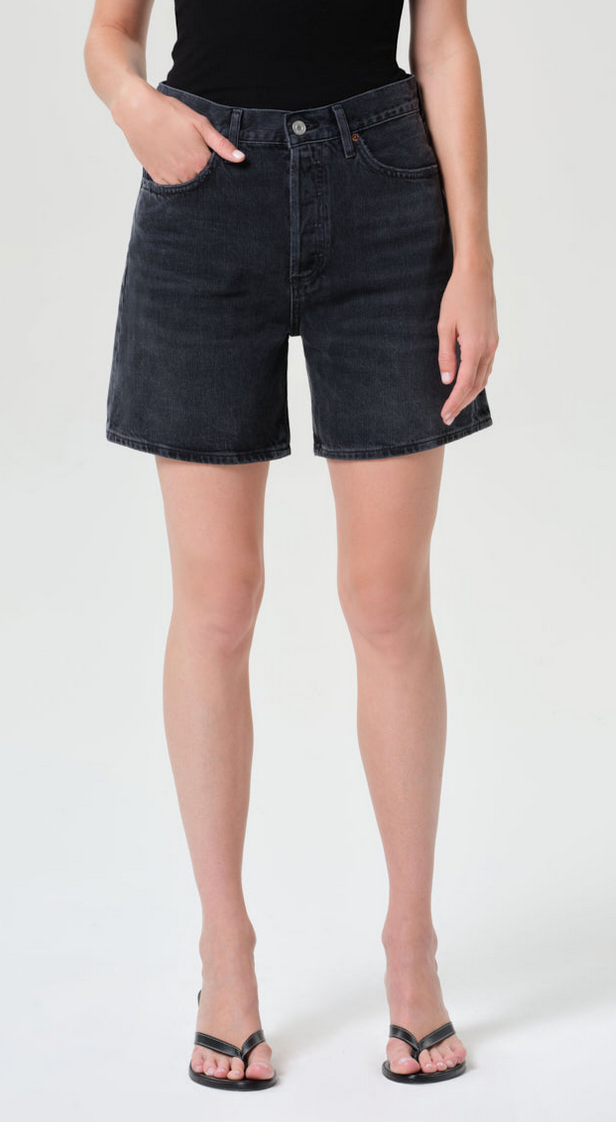Dame Short (Weightless) In Hitch