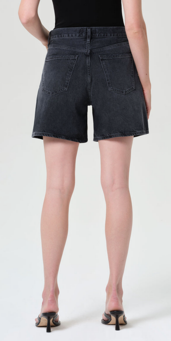 Dame Short (Weightless) In Hitch