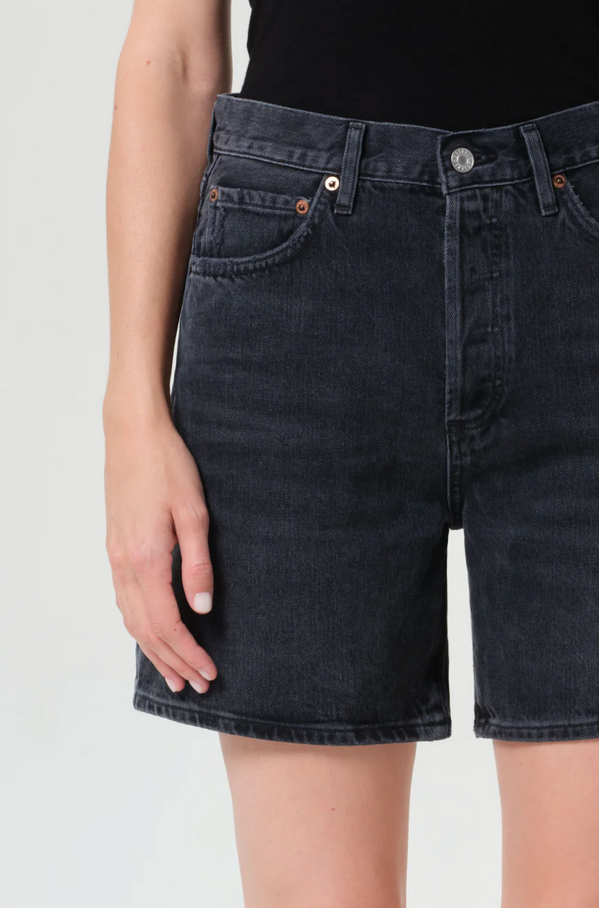 Dame Short (Weightless) In Hitch