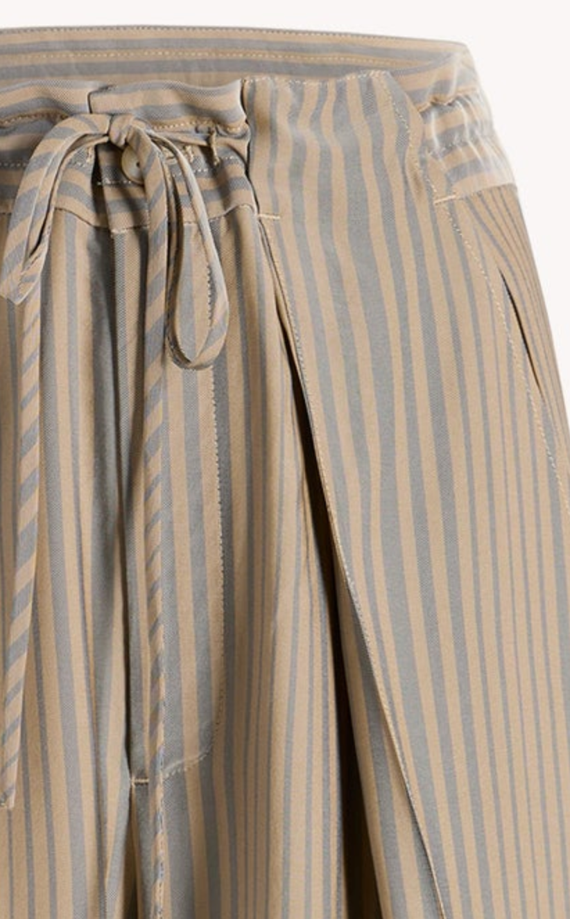 Clemence pant in fluid viscose tidal stripe