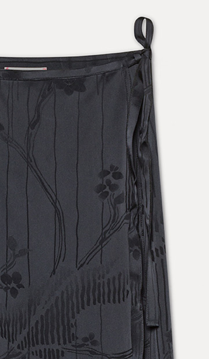 the lotus flowing jacquard sarong skirt notte