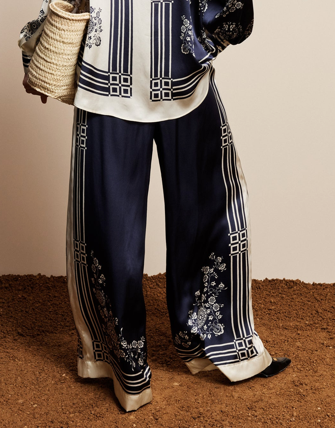 Banderra Silk Pant In Navy/Ivory Floral Stripe