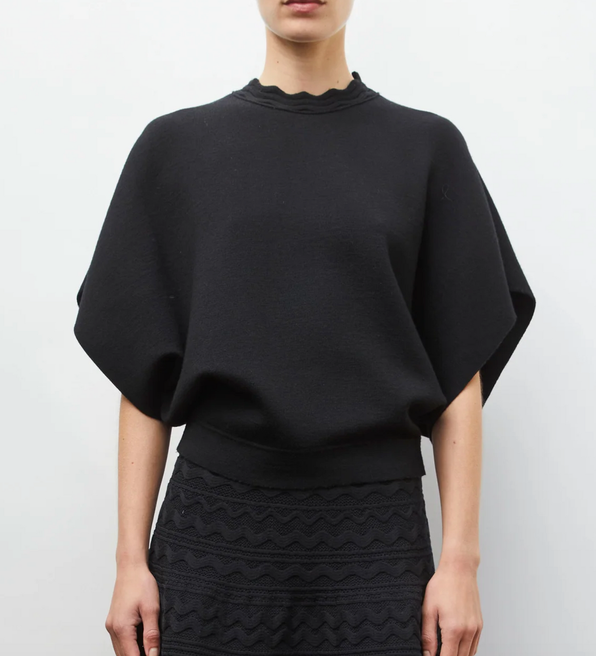 Fanta sleeveless knit top rick rack collar deep black