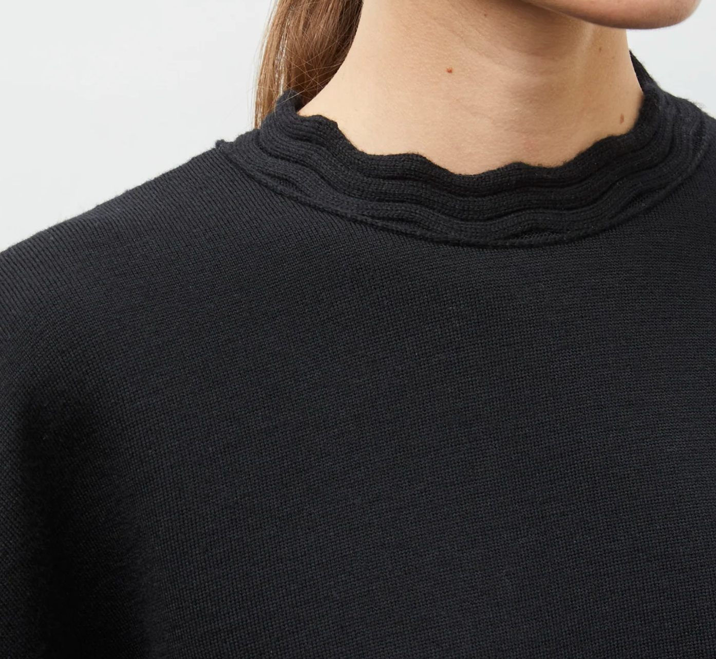 Fanta sleeveless knit top rick rack collar deep black