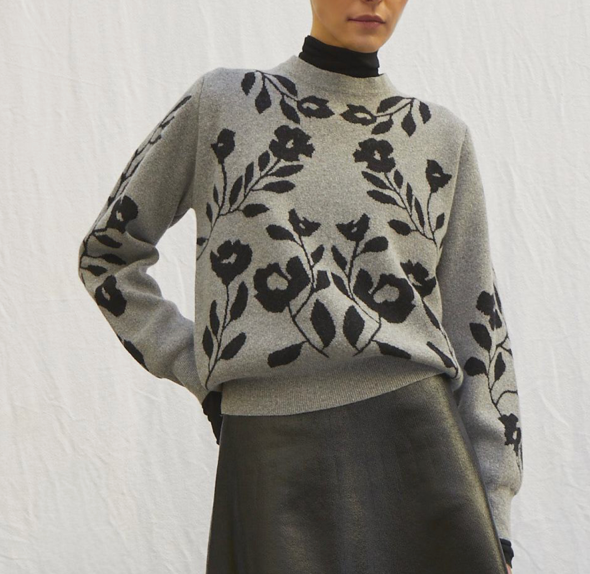 Suzani 2 maille jacquard floral grey with black