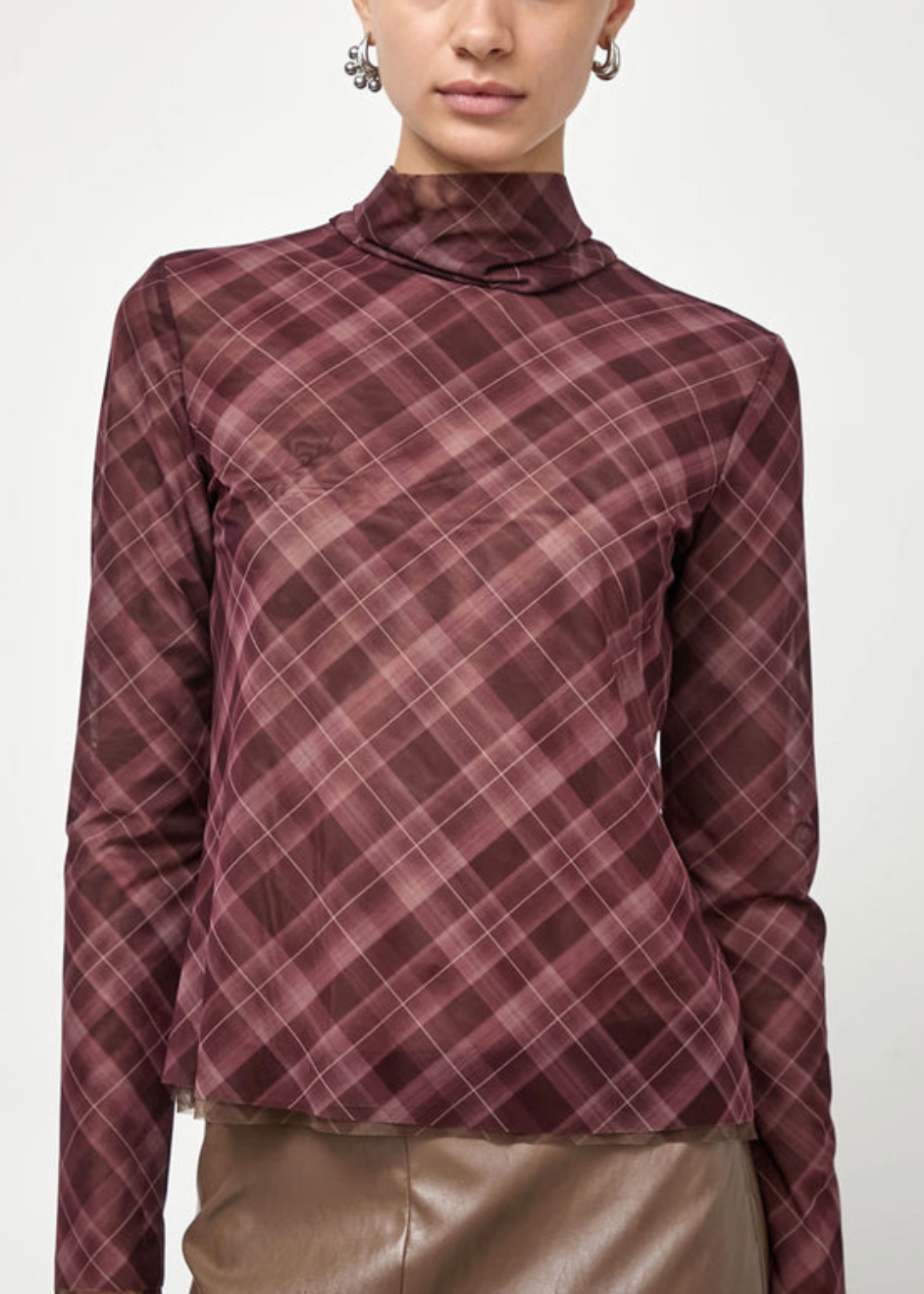 Lennon Turtleneck In Plum Plaid