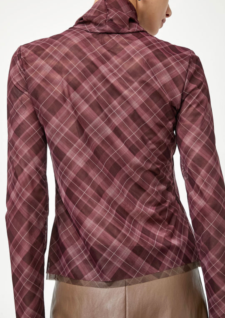 Lennon Turtleneck In Plum Plaid