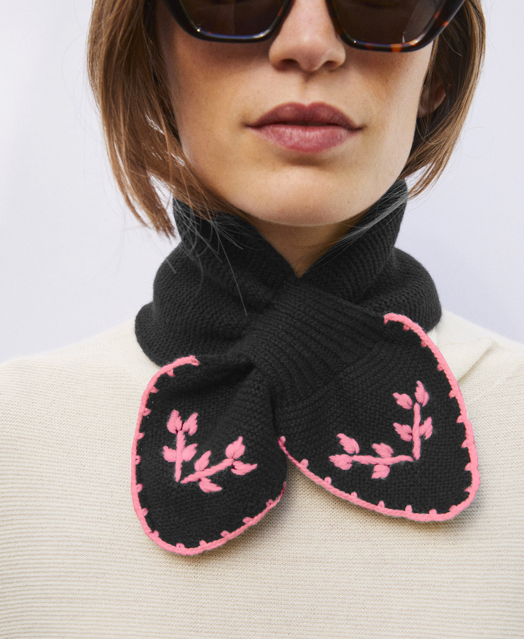 Hand-Embroidered Neck Scarf Deep Black / Candy Pink